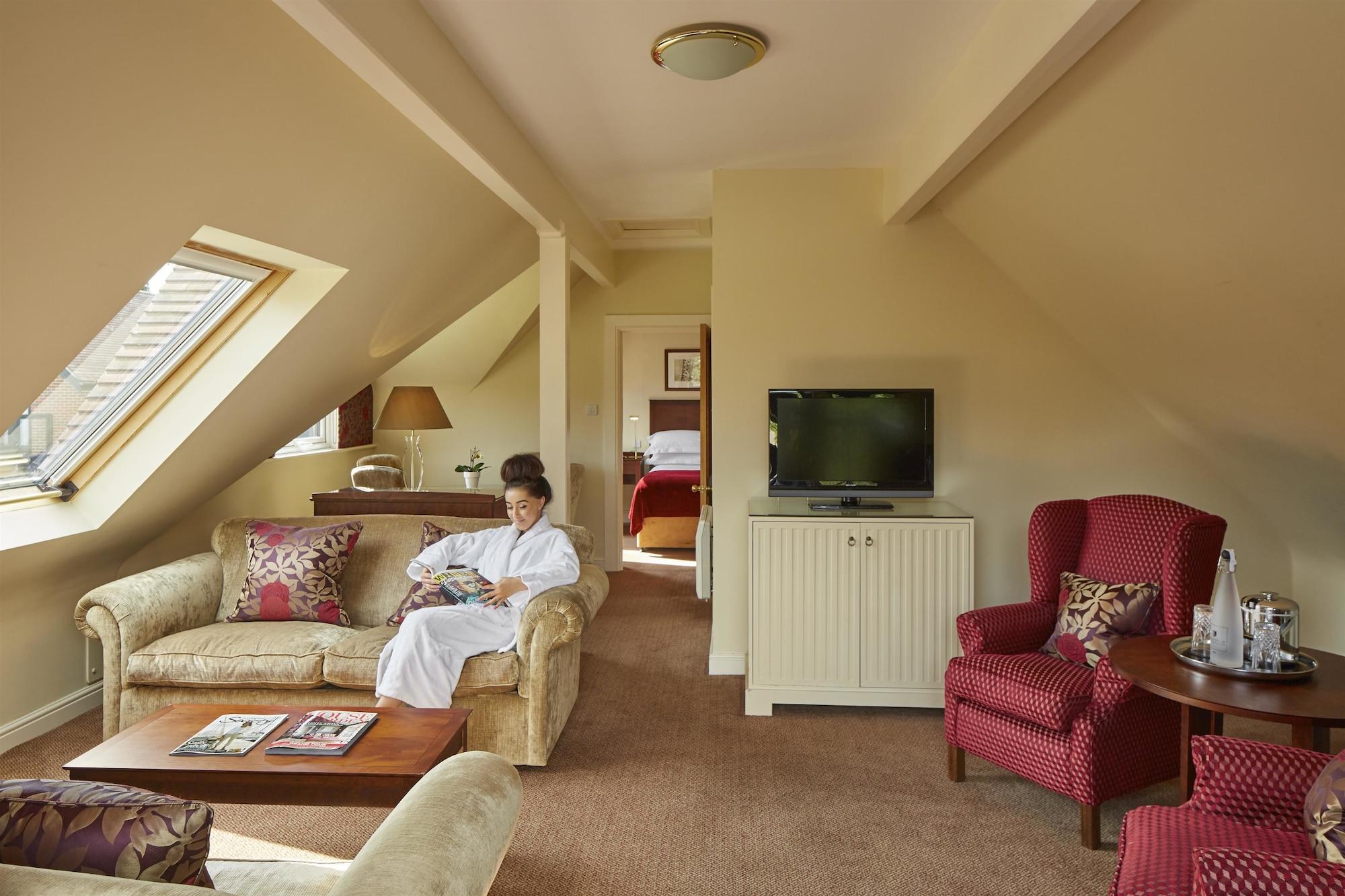 Macdonald Elmers Court Hotel y Resort Lymington Exterior foto