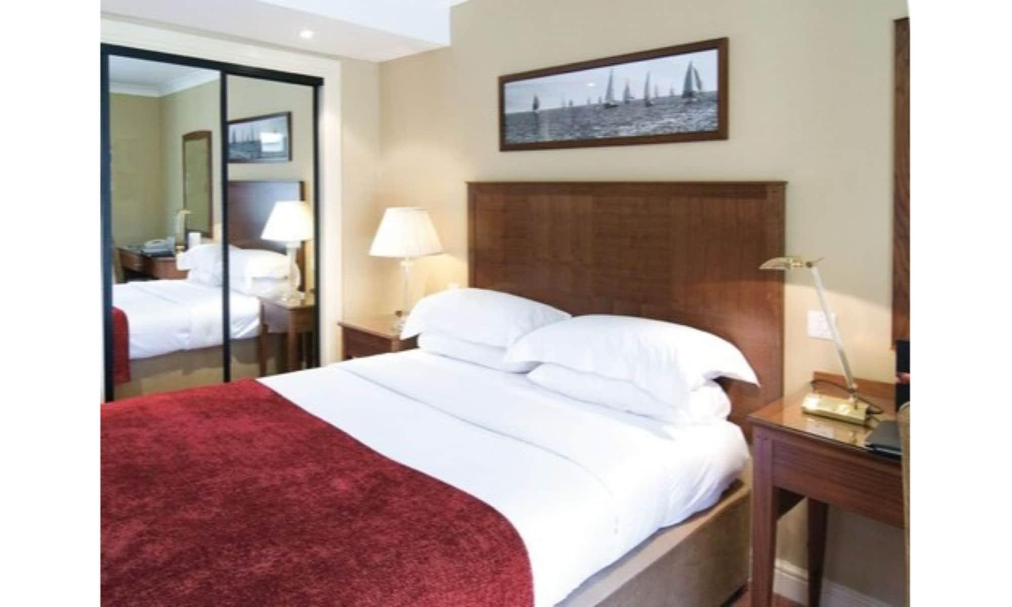 Macdonald Elmers Court Hotel y Resort Lymington Exterior foto